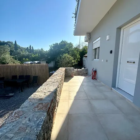 Apartament Almyrolithos *